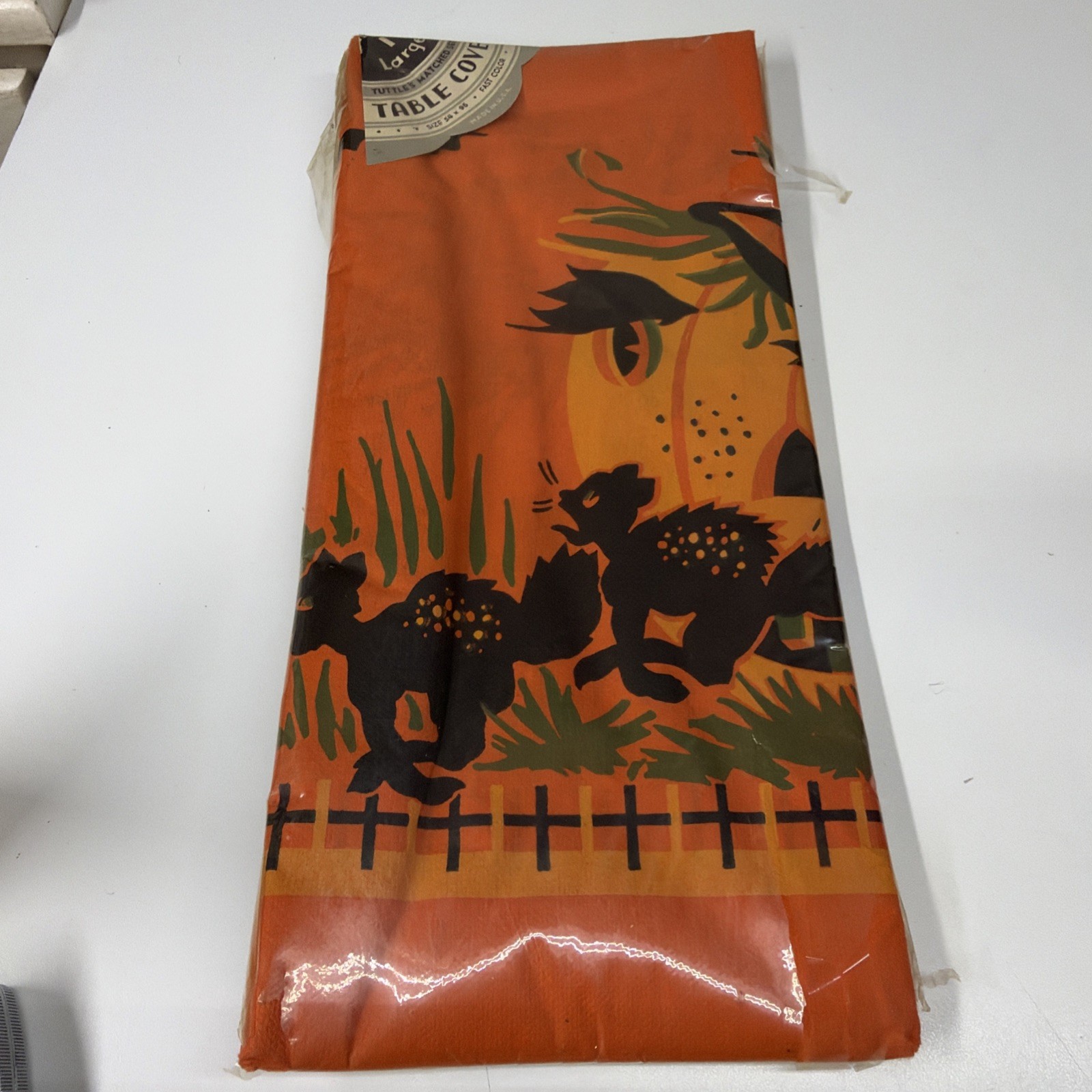 VTG 60‘s Tuttle’s Halloween Paper Table Cover Pumpkin Black Cat 54x96 NIP