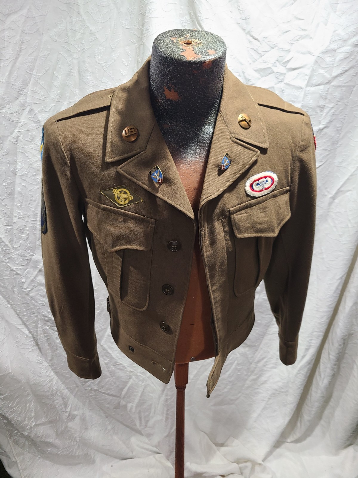 WWII US ARMY IKE JACKET – 82nd AIRBORNE  & ALLIED AIRBORNE PATCHES , DUI'S, OVAL