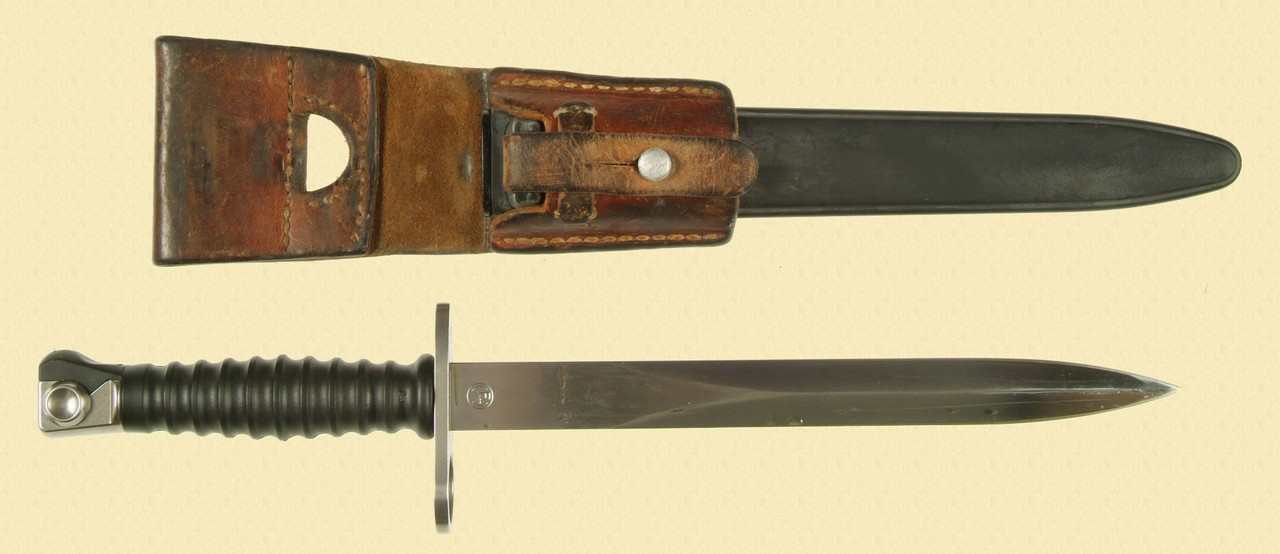 SWISS MODEL 57 BAYONET WITH SCABBARD AND LEATHER FROG VERY GOOD CONDITION Pe57 M