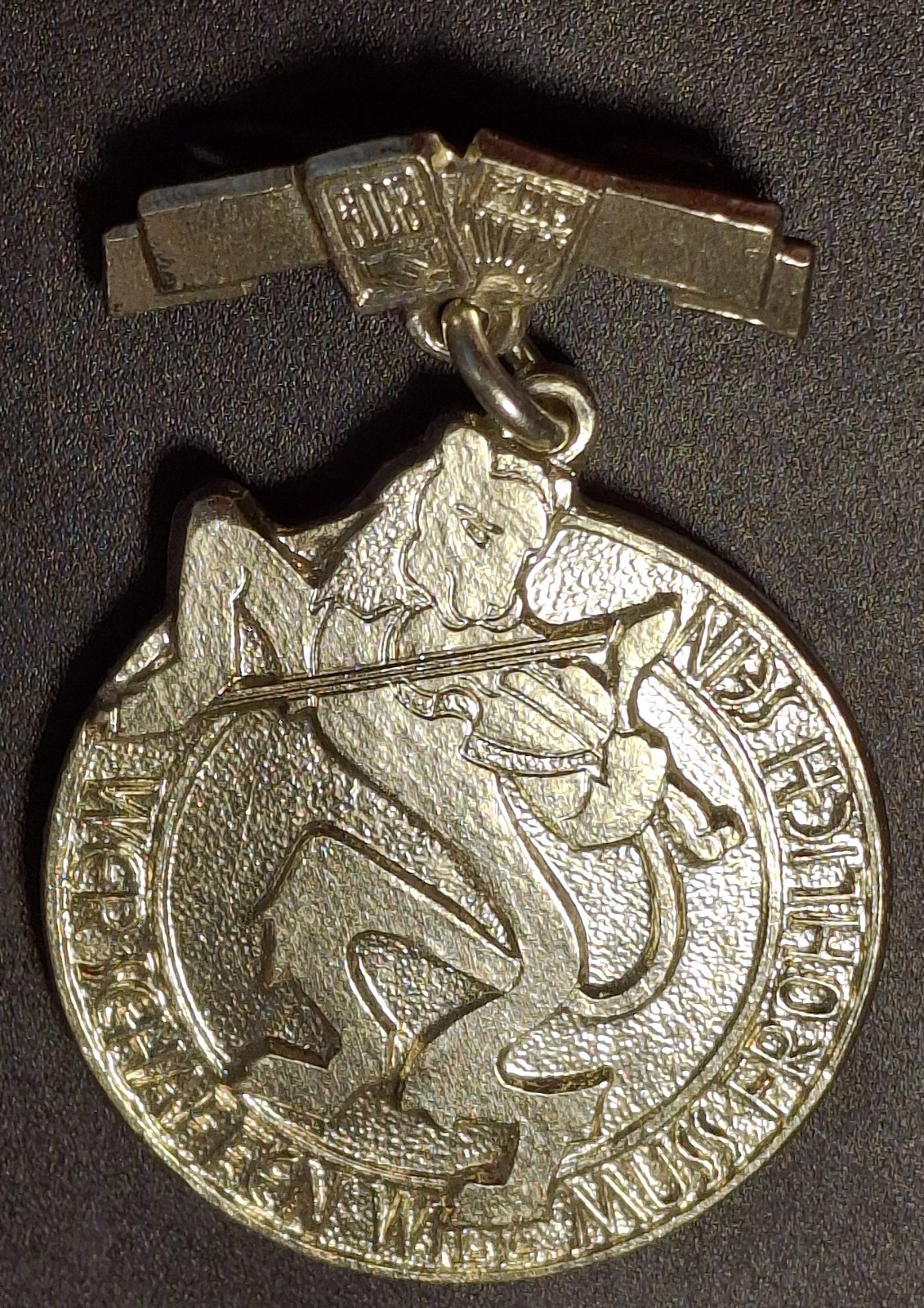 Freie Deutsche Jugend German Youth Democratic Republic East Germany Badge