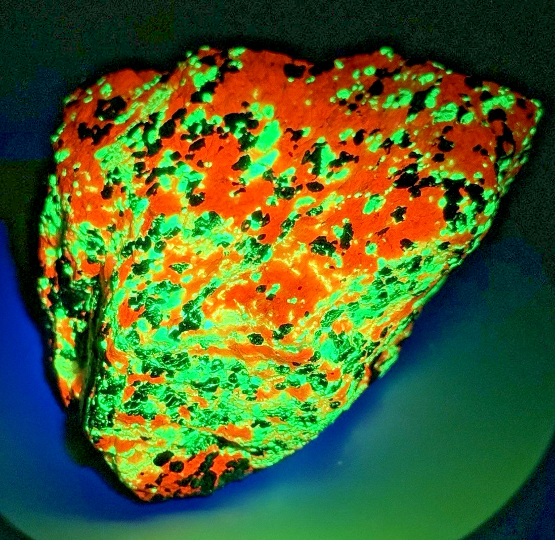 BRILLIANT Fluorescent & Phosphorescent Willemite, Calcite, & Franklinite Mineral
