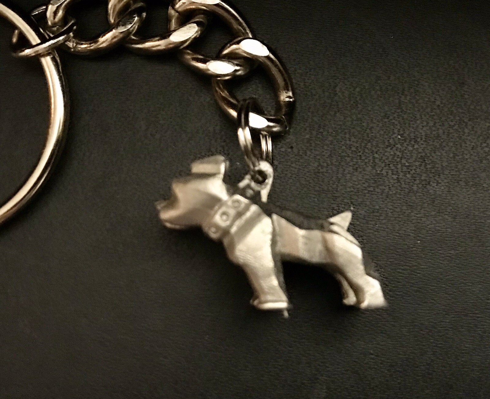 MACK TRUCK BULLDOG MASCOT   METAL KEY  KEYCHAIN Trucker