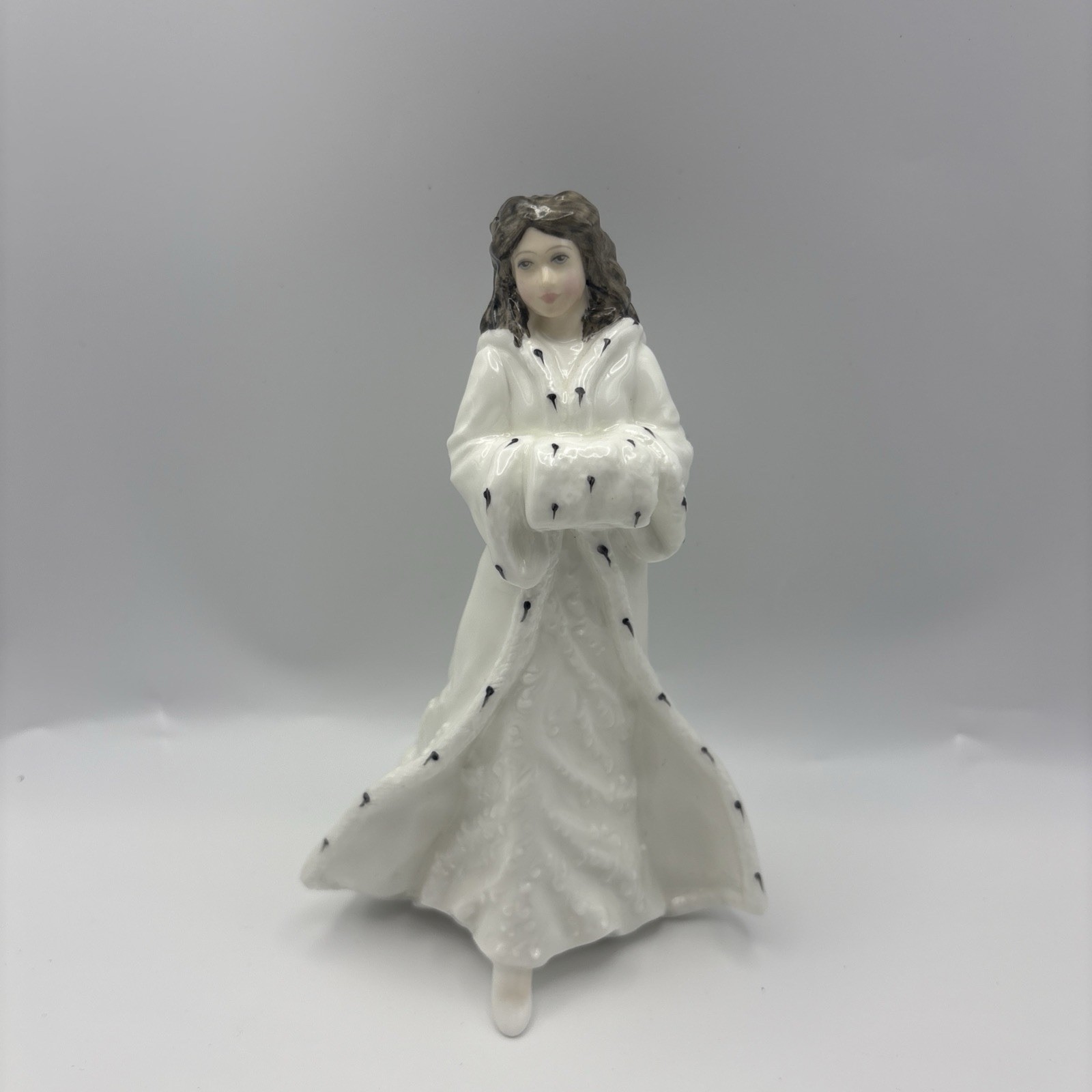 Vintage 1993 Royal Doulton Figurine Doll Christmas Day HN3488 Mint Condition 