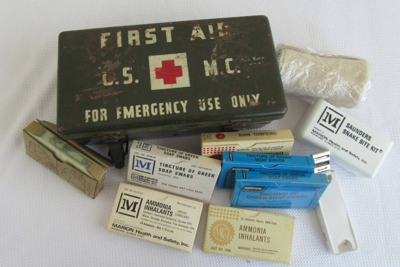 Rare WWII WW2 US MC Marine First Aid Medic Kit w Full Contents