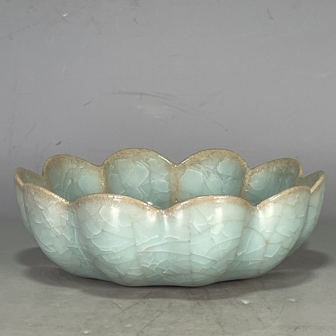 Song Dynasty Ru Porcelain Ice Cracked Opening Mouth Wash Decoration Collection