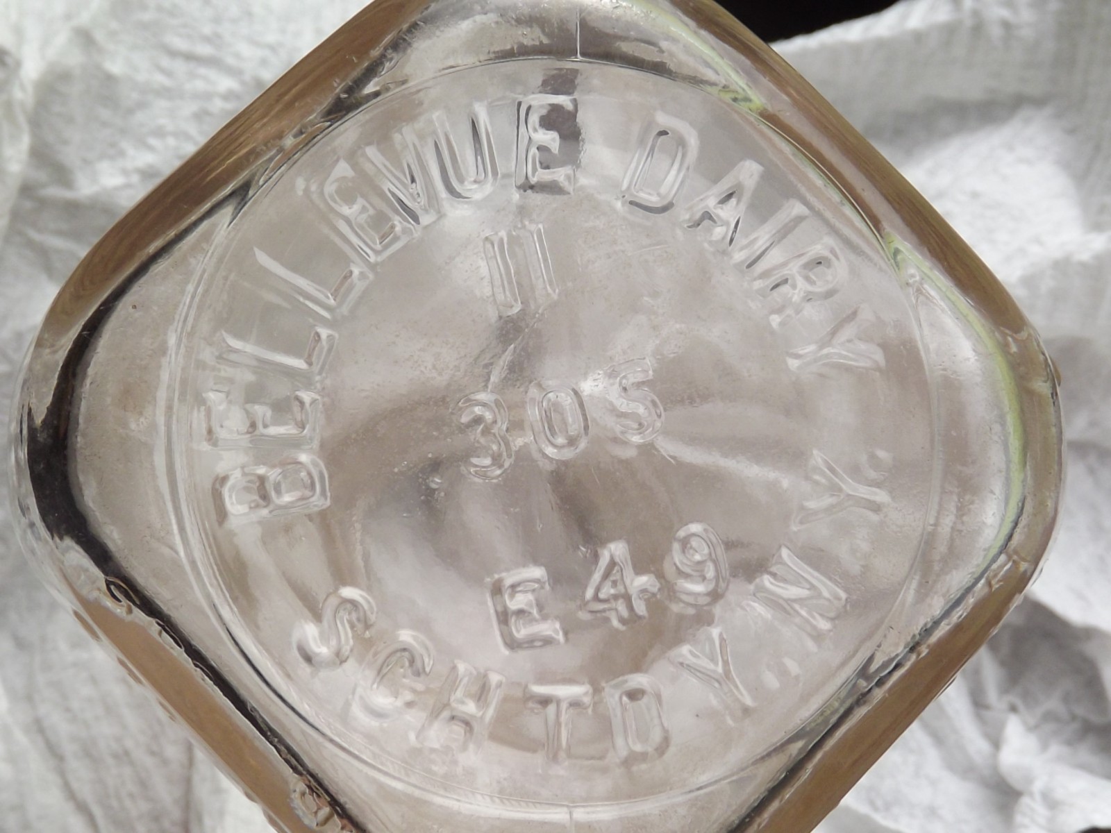 VINTAGE  1949 BELLEVUE DAIRY SCHENECTADY NY 1/2 HALF  PINT  MILK BOTTLE