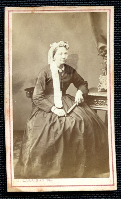 19th century..PHOTO CDV J.LARRIBAU IN PARIS...PORTRAIT OF A WOMAN..NAPOLEON III ERA...1 19th century..PHOTO CDV J.LARRIBAU IN PARIS...PORTRAIT OF A WOMAN..NAPOLEON III ERA...1