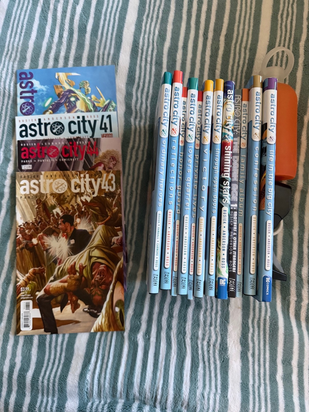 LOT OF 12 Col. Ed. DC/VERTIGO's ASTRO CITY  (2011-2017, hc/sc mixes) + 4 issues