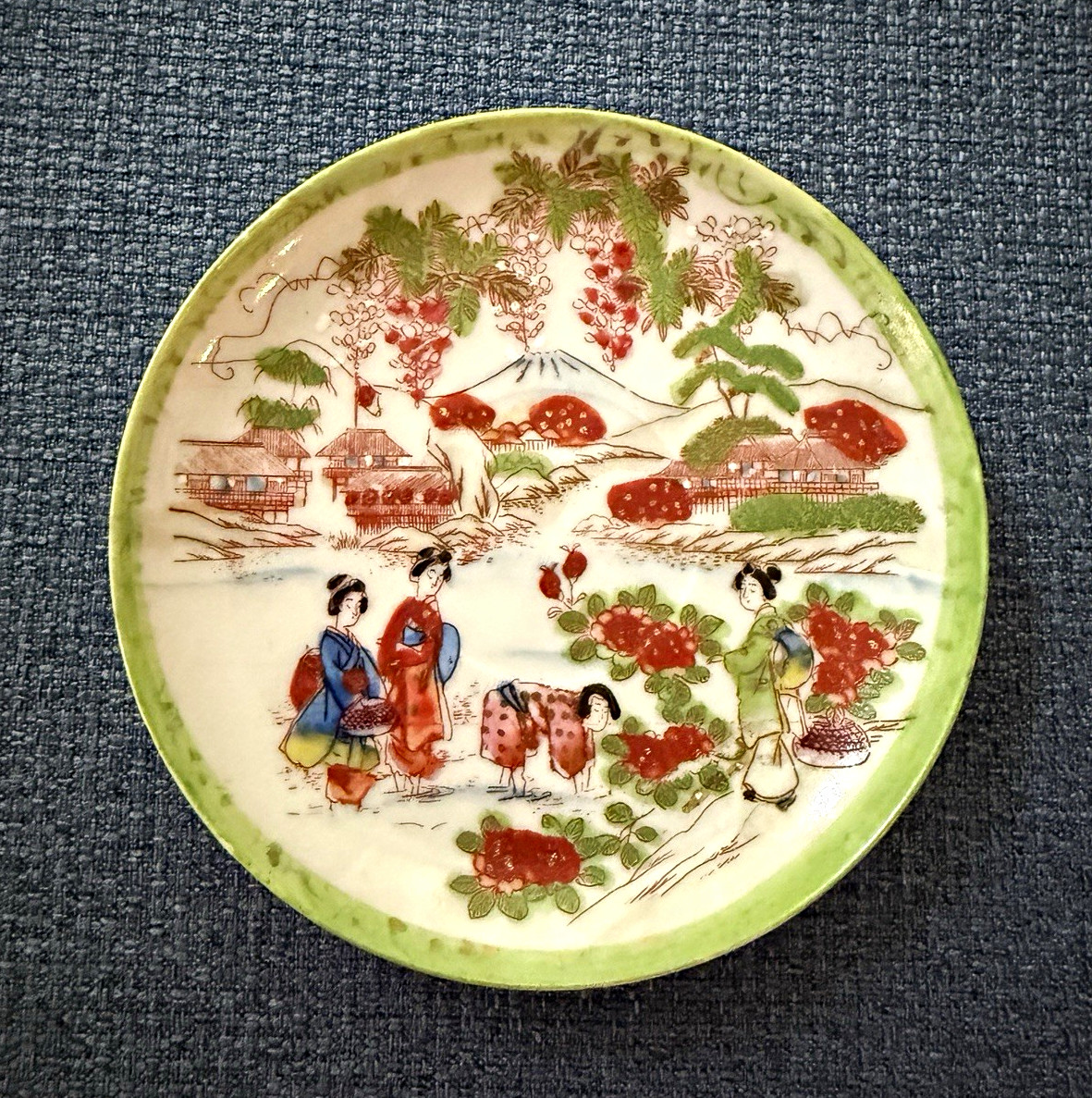 Vintage Japanese Kutani Porcelain Saucer 4.75\