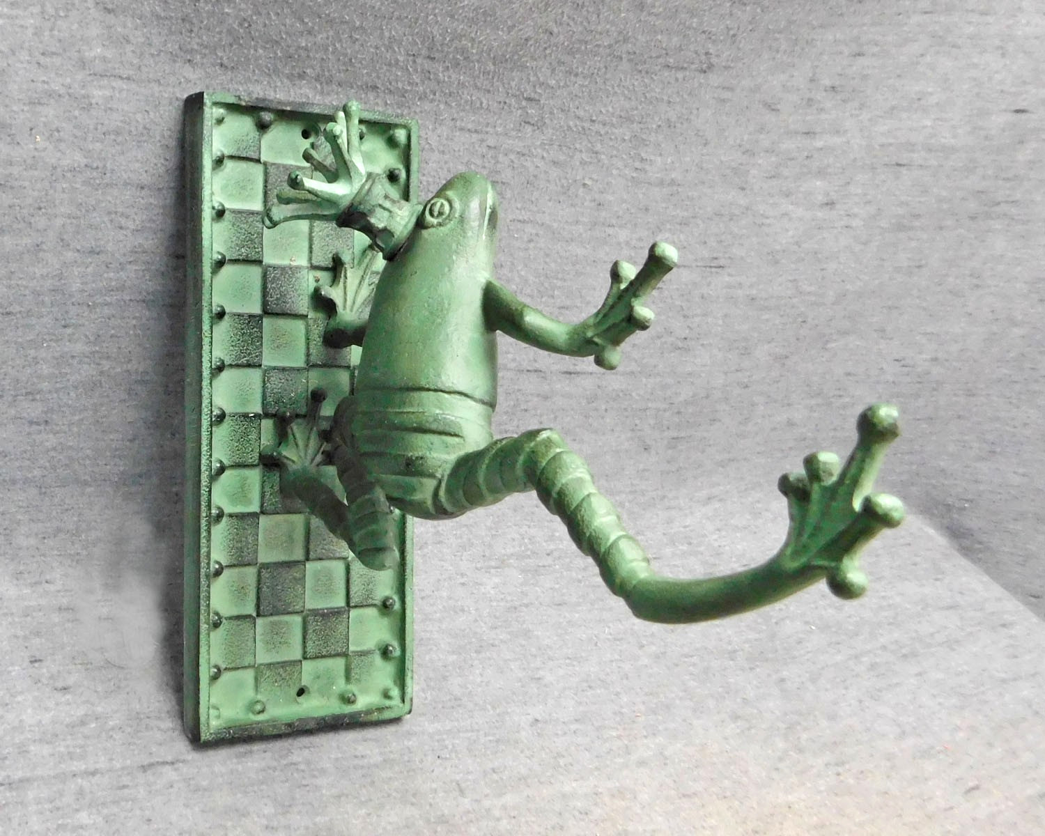 MacKenzie & Childs Frog King Cast Aluminum Wall Plant Hanger Retired New India