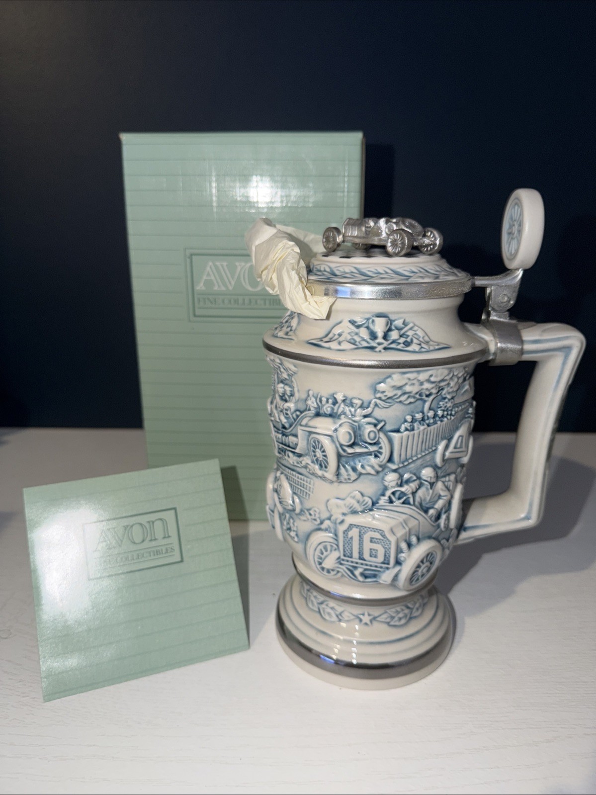 VINTAGE 1989 AVON CAR RACING BEER LIDDED STEIN IN BOX CERAMIC
