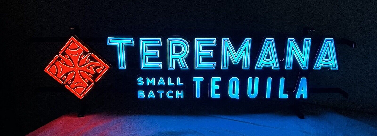 TEREMANA SMALL BATCH TEQUILA LED LIT LIGHTED WALL HANGING/ STANDING BAR PUB SIGN
