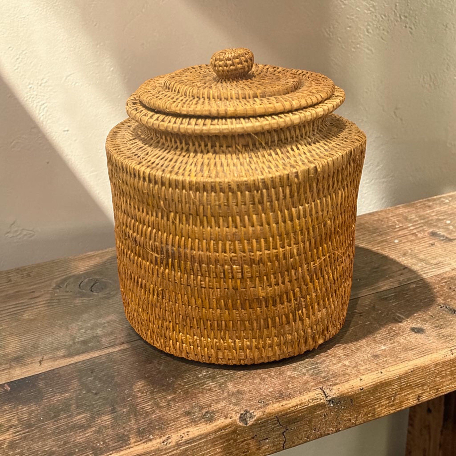 Round Wicker Woven Tabletop Storage Basket with Lid, Brown