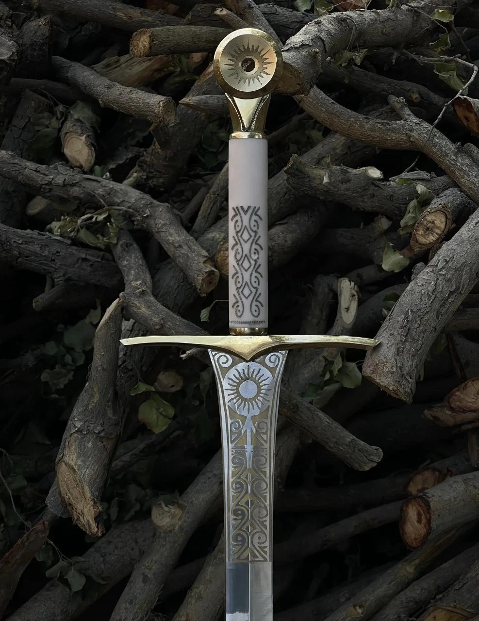 Handmade Damascus Steel Sword: Authentic Medieval Replica, Gift for Collectors..