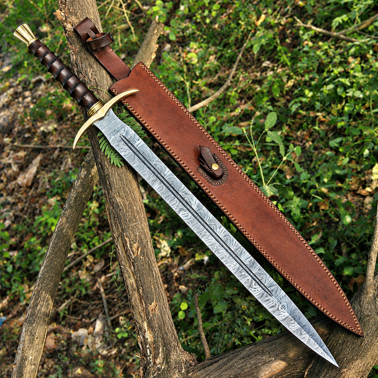 Handmade 32\'\' Damascus Steel Medieval Sword with Wooden Handle & Leather Sheath