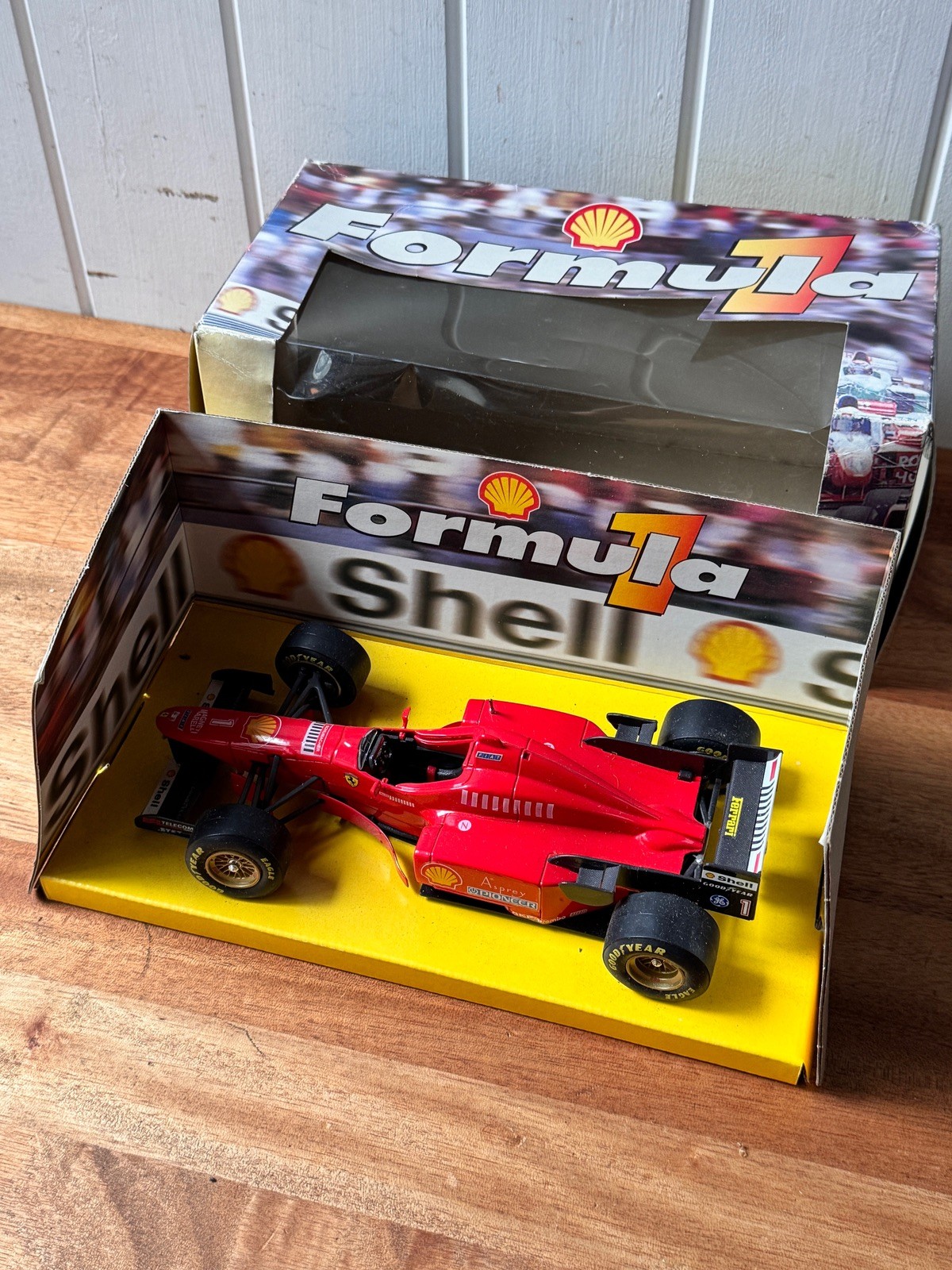 MAISTO SHELL Michael Schumacher Ferrari F310 Formula 1 F1 1:20 Die-Cast Model
