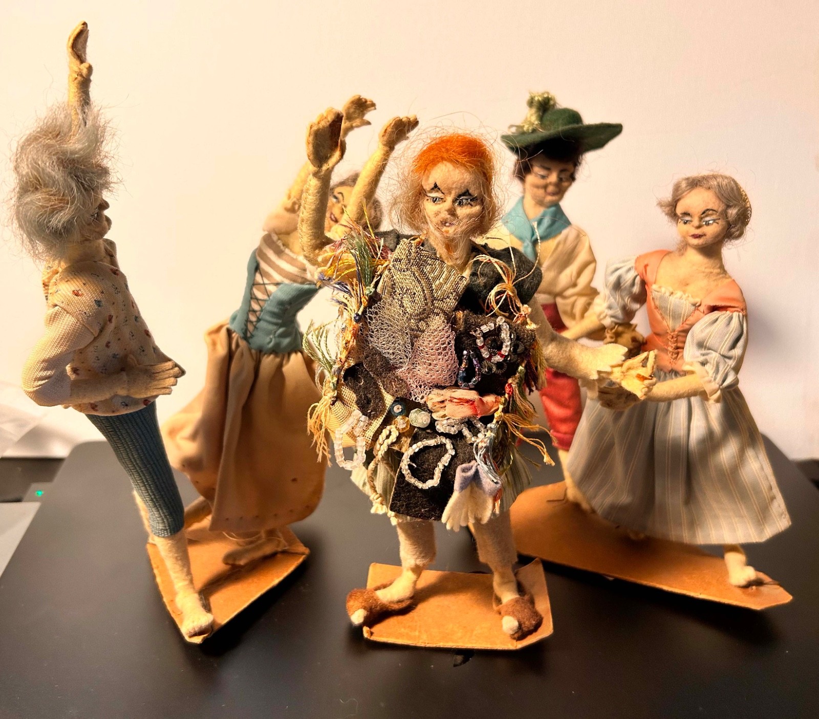 RARE VINTAGE HANDMADE SHAKESPEARE THE WINTERS TALE CHARACTER FELT WIRED FIGURES 