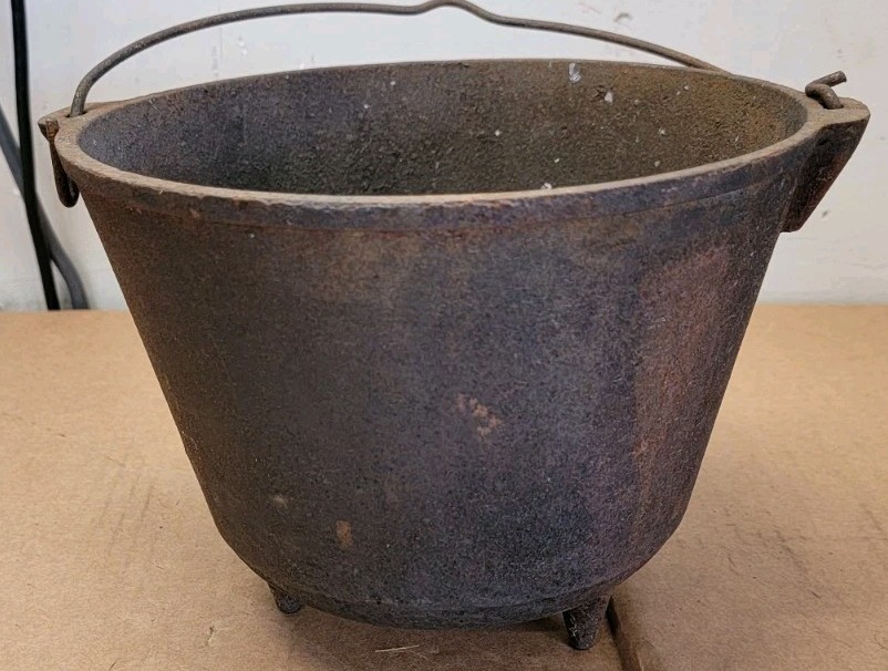 Vintage Cast Iron Kettle Cauldron 3 Leg - Rounded Bottom 9 Inch With Handle 