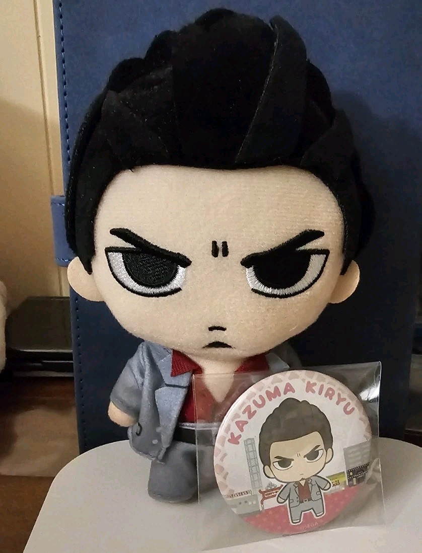 Ryu ga Gotoku Plush Toy & Can Badge Set Yakuza Kiwami Kazuma Kiryu Like a Dragon