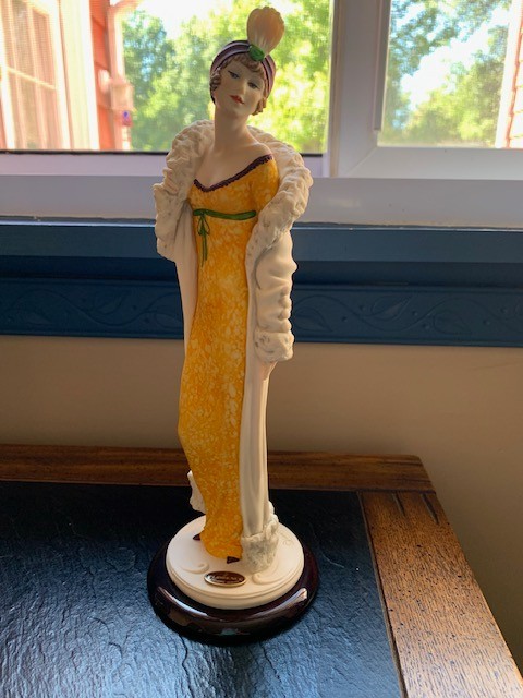 Giuseppe Armani Signed Figurine Italy 2001\