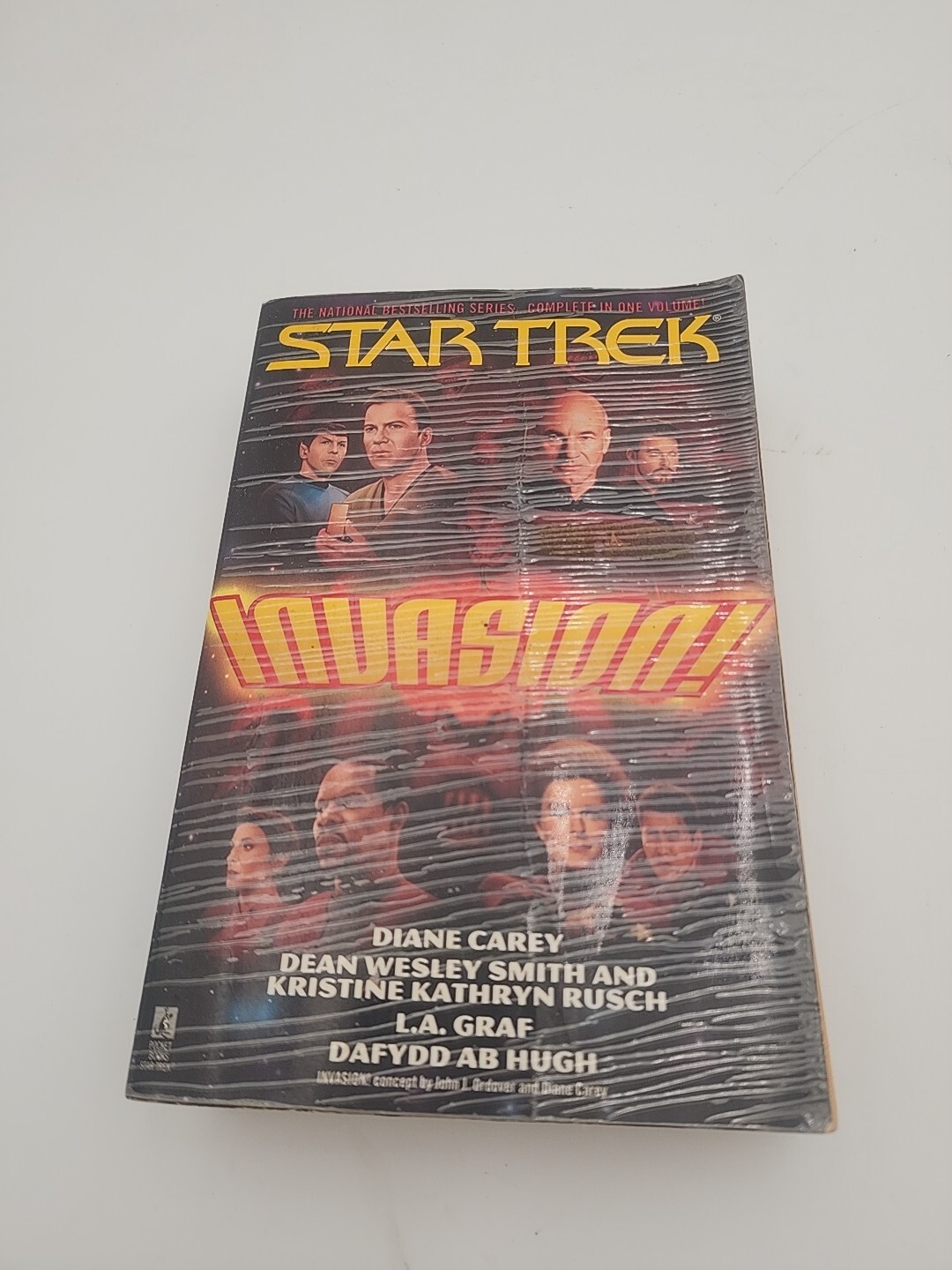 Vintage 1998 Star Trek Invasion Omnibus 1998 paperback - 4 books in 1