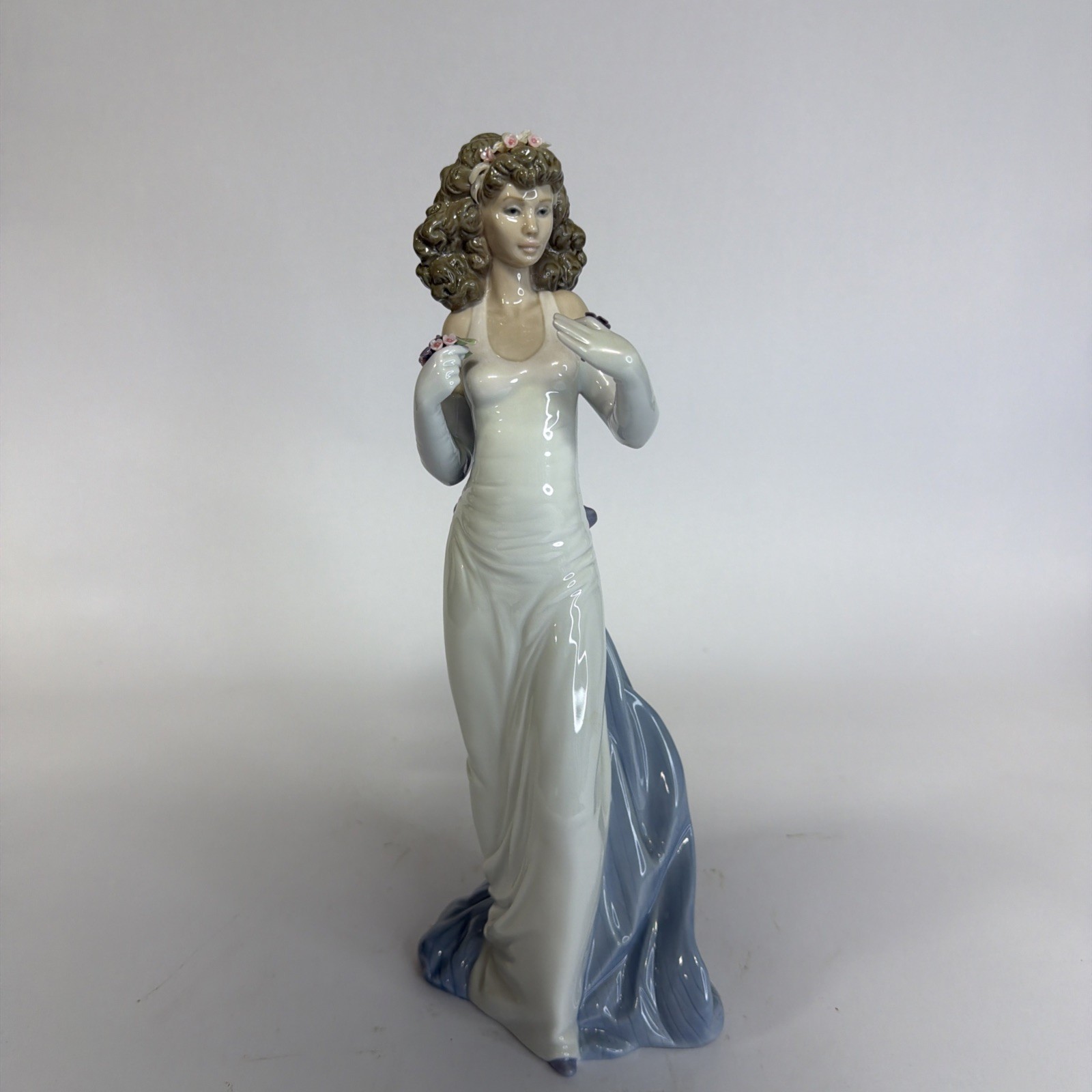 Lladro 6608 Anticipation Elegant Woman Flowers Figurine Limited Edition With Box