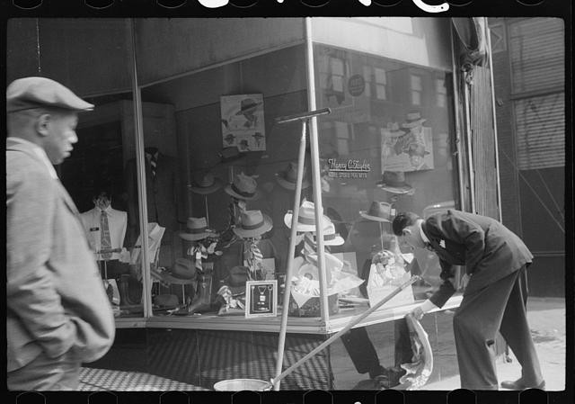Photo:Chicago Illinois 1941 47th Street Hat Store Window Display Men