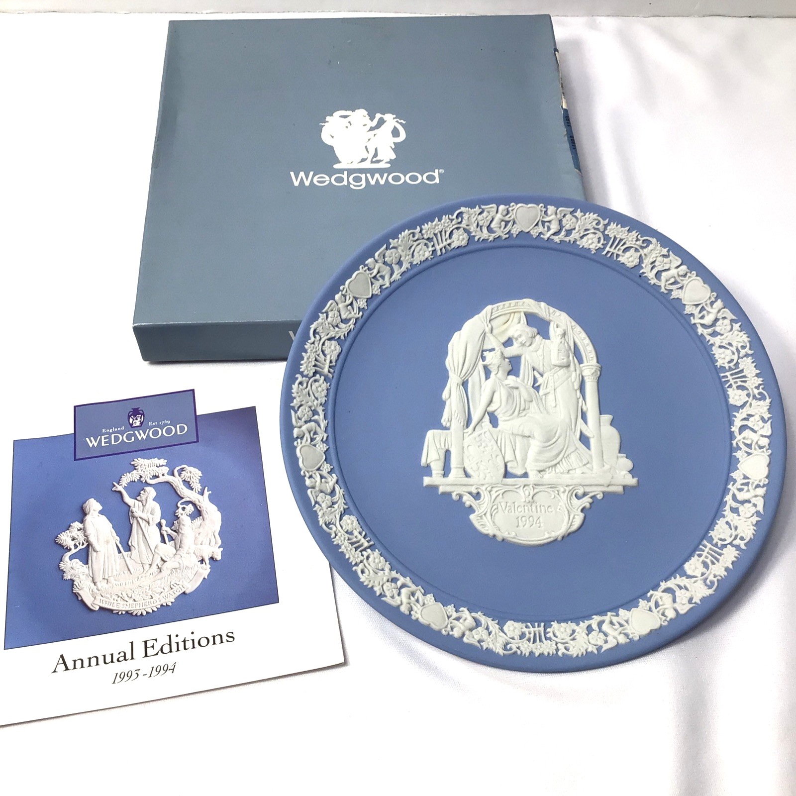 WEDGWOOD JASPERWARE VALENTINE\'S DAY \