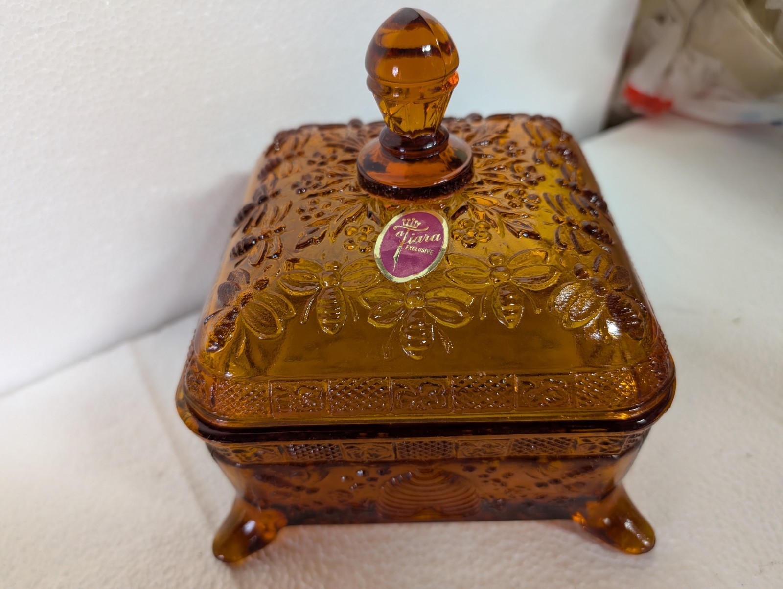 RARE Hard To Find Vintage FLARE SPLAY FOOTED Tiara Indiana Amber Honey Bee Box