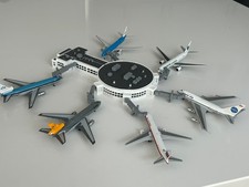 1:400 Scale Model Airport Terminal, Fits Wide & Narrow Body-comes with 6 jetways picture