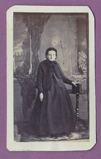 late 1860s CDV photograph of a woman with physical deformity - Versailles France picture