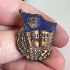 FDJ Freie Deutsche Jugend Pin FÜR GUTES WISSEN For Good Knowledge East Germany picture