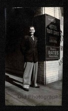 HOTEL TWIN OAKS SIGN MAN SUIT SIDEWALK OLD/VINTAGE PHOTO- G544 picture