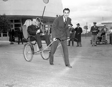 Craig Earl the Professor Quiz and Robert Bob Trout announcer for 1940s Photo 1 picture