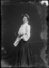 Photo:Unidentified Woman Portrait Victorian Era Studio Photo picture