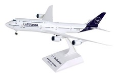 Skymarks SKR1040 Lufthansa Boeing 747-8 D-ABYA Desk Display 1/200 Model Airplane picture