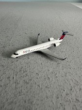 Gemini Jets Delta Connection CRJ-700 in 1/400 Scale picture