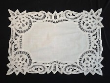 Vintage White Linen Battenburg Lace Dresser Scarf / Vanity Mat | 12