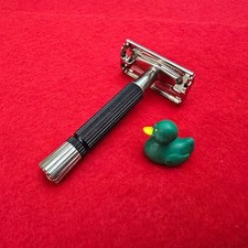 Vintage Gillette 1972 2nd Qtr. Black Handle Super Speed Safety Razor (Item #254) picture