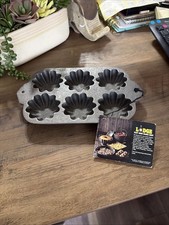 Vintage Lodge #10 Cast Iron 6-Cup Turk's Head Gem Pan - NWT picture