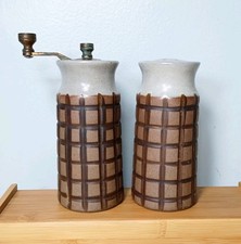 Olde Thompson Pottery Cali MCM Stoneware Shaker Grinder Copper Top Patina 5.75