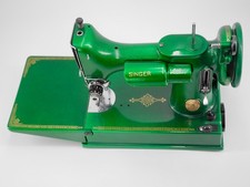 1951 Singer Featherweight 221 – Stunning Metallic Emerald Green – Professionally picture