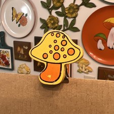 RARE Vintage 60/70’s Yellow Orange Counterpoint Wooden Mod Mushroom Clip, Read picture