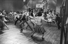Dance rehearsals West Side Story' a film musical directed by Jerom- Old Photo 1 picture