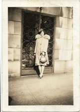 A WOMAN IN FASHION Found PHOTOGRAPH bw Snapshot VINTAGE 04 39 A picture