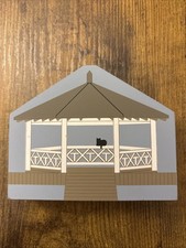 Cat’s Meow Village The 20th Street Pavilion Ocean City NJ Wooden Shelf Sitter picture