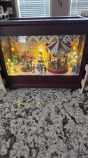 Mr. Christmas Heirloom Music Box in Original Box Plays 70 Songs Animated Lights picture