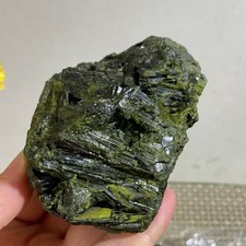 310g Natural Raw Green Tourmaline Quartz Crystal specimen picture