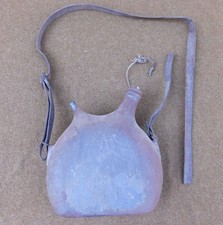 ORIGINAL WWI FRENCH ARMY M1877 CANTEEN WITH CORK & BROKEN SHOULDER SLING picture