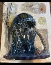 2005/2006 NOS Hawthorne Village Nightmare Before Christmas Lizard House picture
